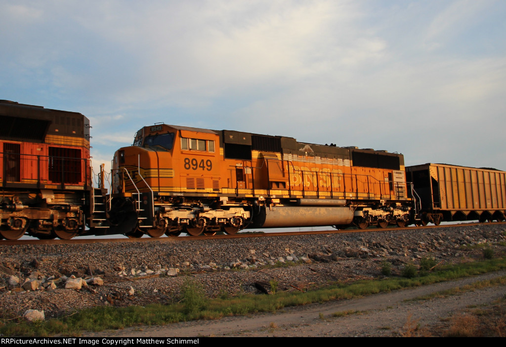 BNSF 8949